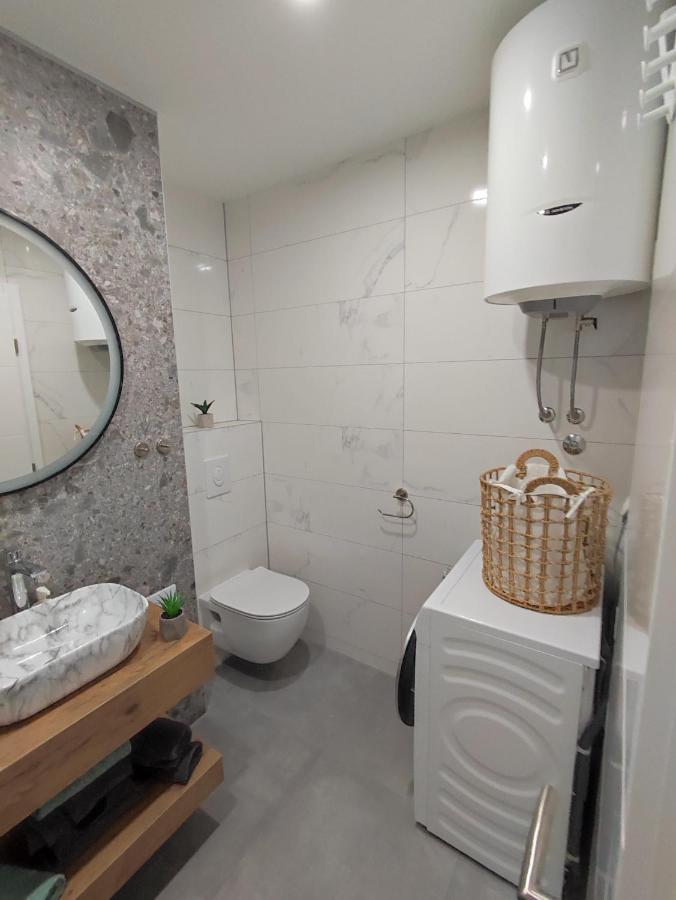 Center Apartment Pia أوميس المظهر الخارجي الصورة