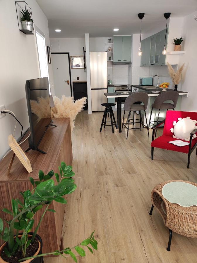 Center Apartment Pia أوميس المظهر الخارجي الصورة