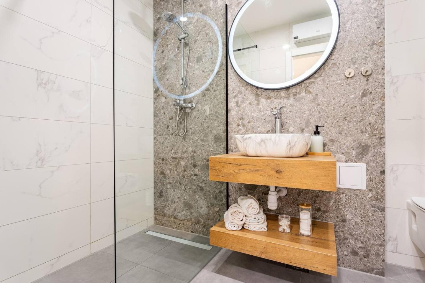 Center Apartment Pia أوميس المظهر الخارجي الصورة