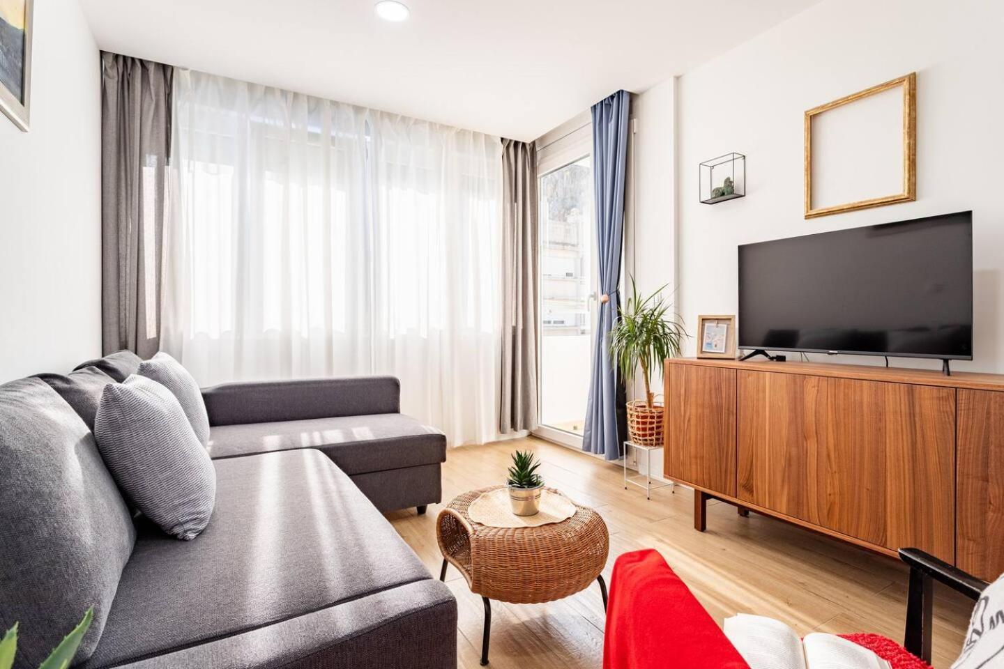 Center Apartment Pia أوميس المظهر الخارجي الصورة